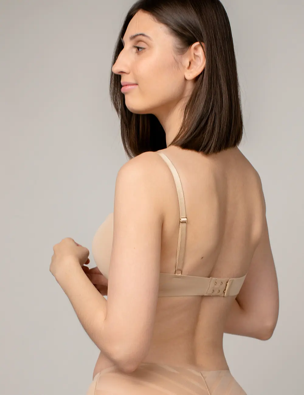 Biustonosz z formowaną miseczką 108C nude