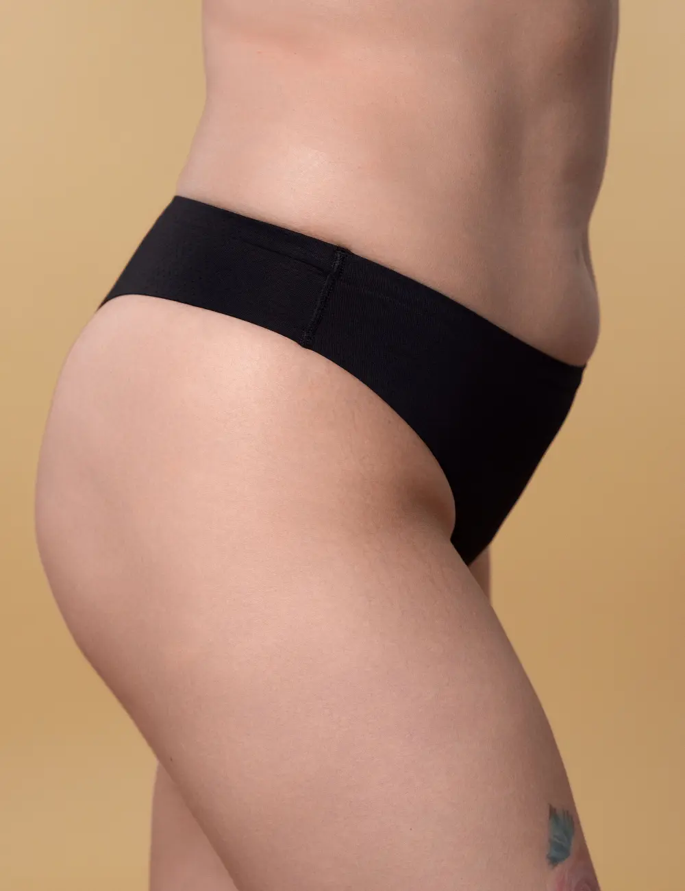 Majtki stringi menstruacyjne 002ST czarne