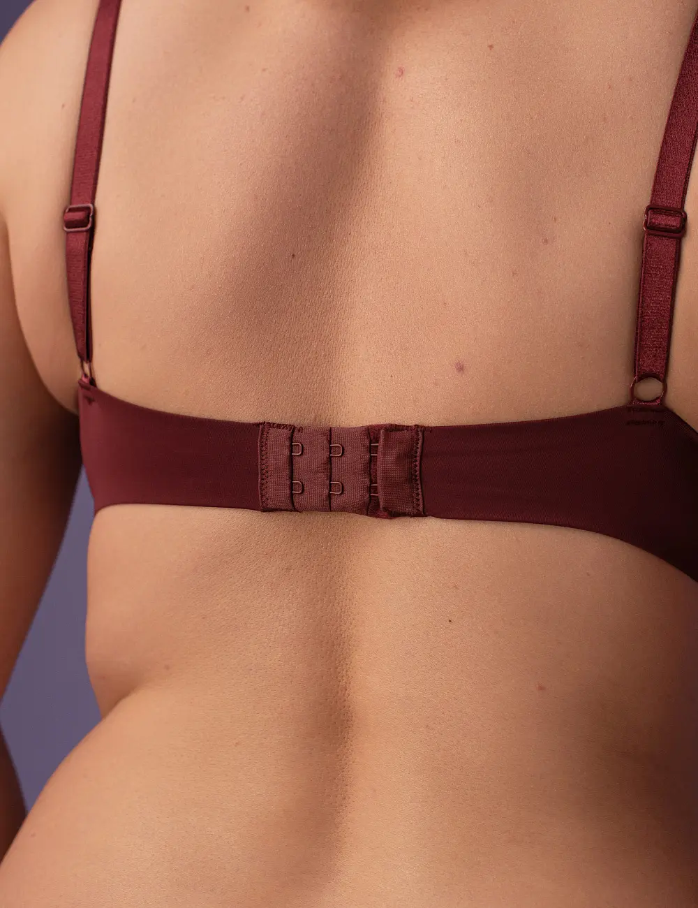 Biustonosz z formowaną miseczką 108C bordo