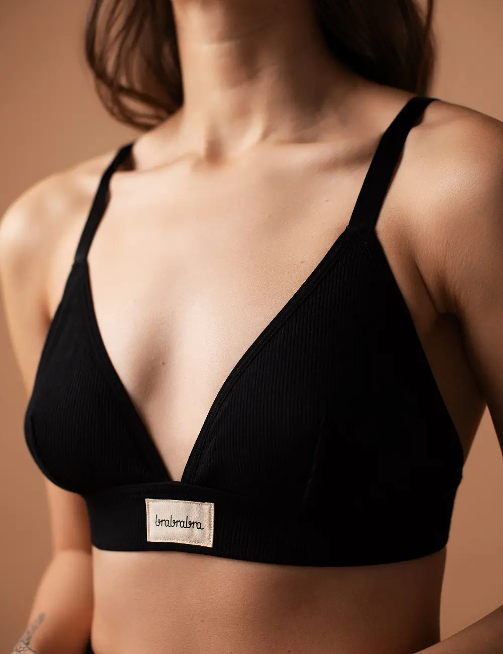 Biustonosz z miękką miseczką 014GT czarny