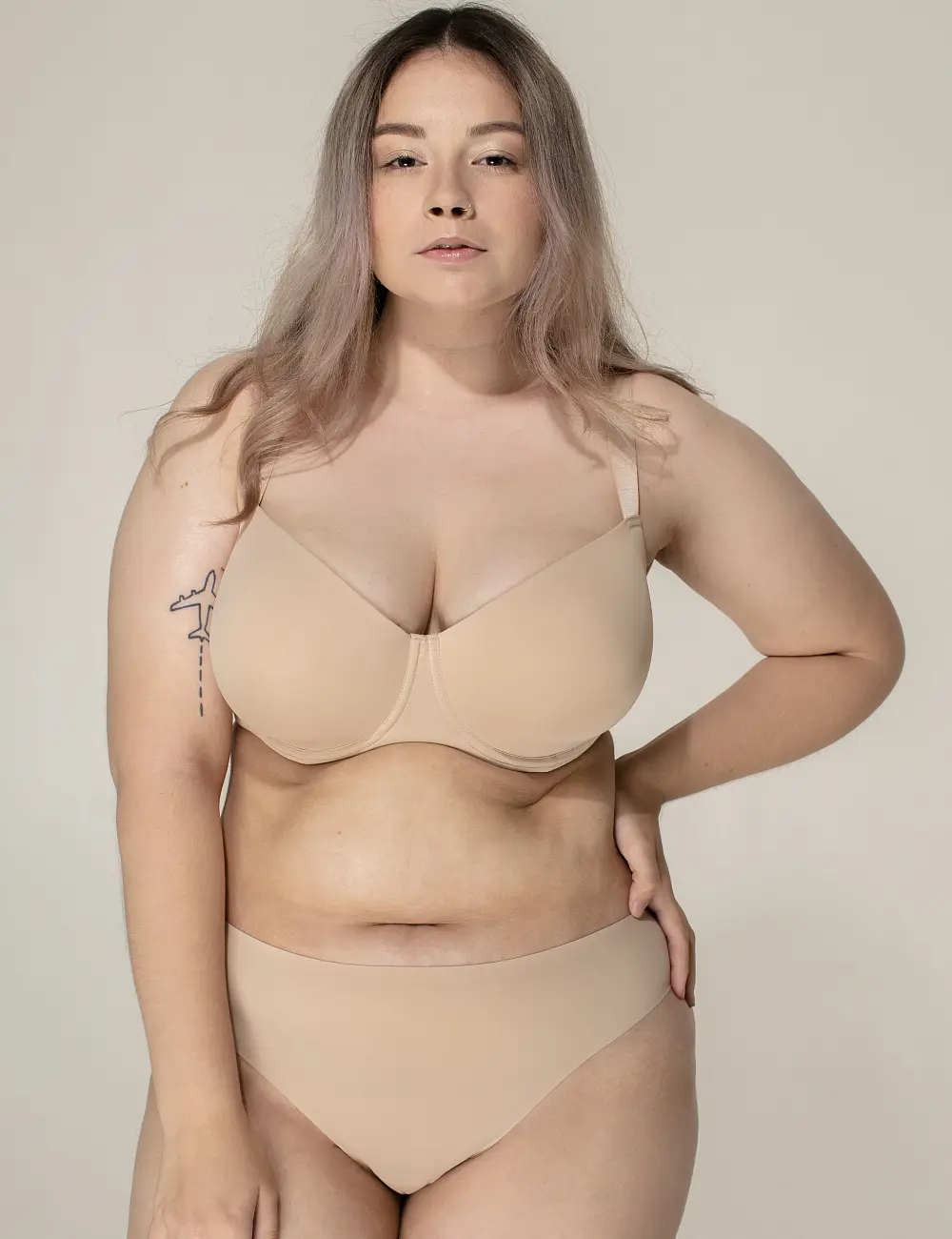 Biustonosz z formowaną miseczką 033C nude