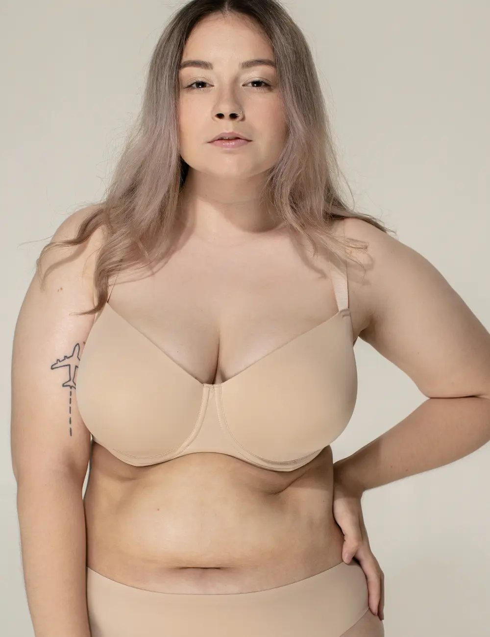 Biustonosz z formowaną miseczką 033C nude
