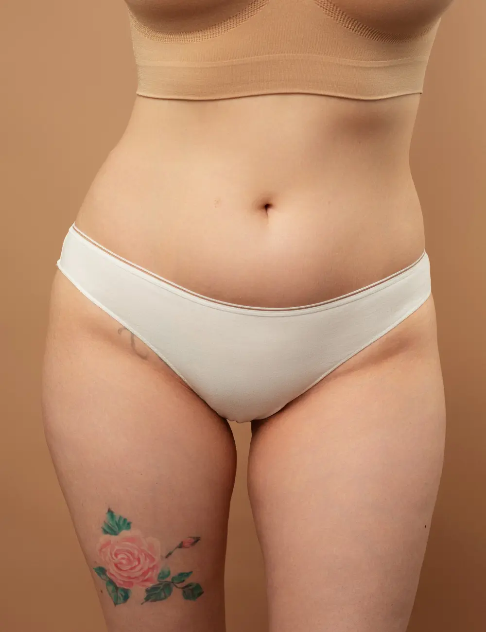 Majtki stringi 002BS (3 szt.) biały/khaki/czarny