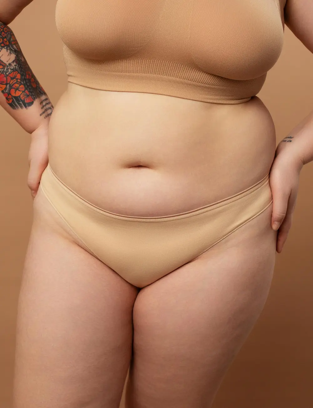 Majtki stringi 002BS (3 szt.) khaki/beżowy/czarny