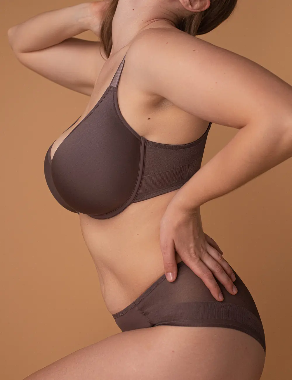 Biustonosz z formowaną miseczką 048C taupe